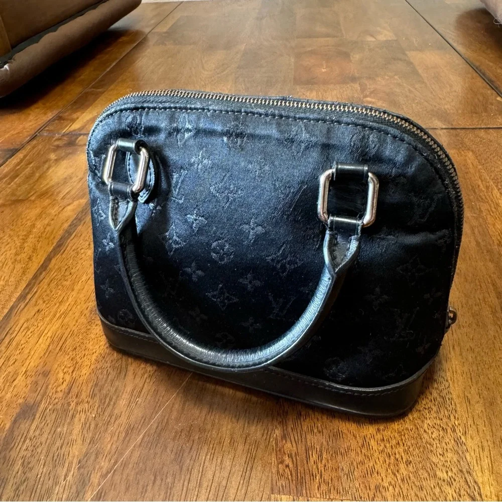 Louis Vuitton Satin Alma - Picture 14 of 16